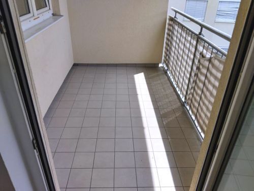 Sonniger 2 ZIMMER-NEUBAU + Süd-Balkon + extra Küche möbliert + Bad mit Wanne / Fenster + extra WC + Lift!