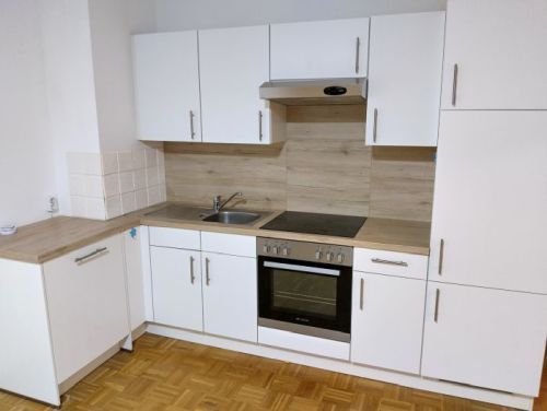 Ruhiger 2 ZIMMER-NEUBAU + Süd-Balkon + neuwertige Einbauküche + Bad mit Wanne + extra WC + Lift + nähe Hauptbahnhof!