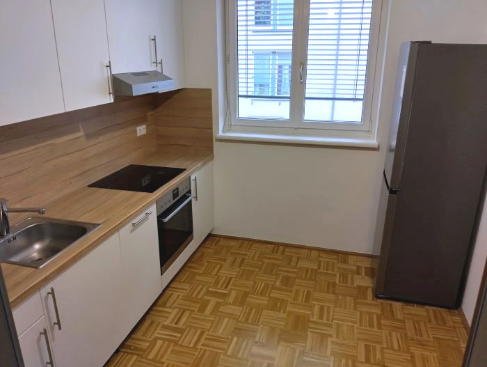 2 ZIMMER-NEUBAU + großer Balkon 9m² + extra Küche möbliert mit Fenster + Bad mit Wanne + extra WC + Lift + nähe Hauptbahnhof!