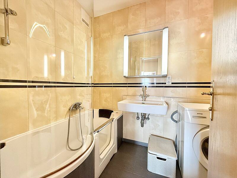 WG geeignet - 3 Zimmer - ca. 95m² WFL - ca. 25m² Terrasse