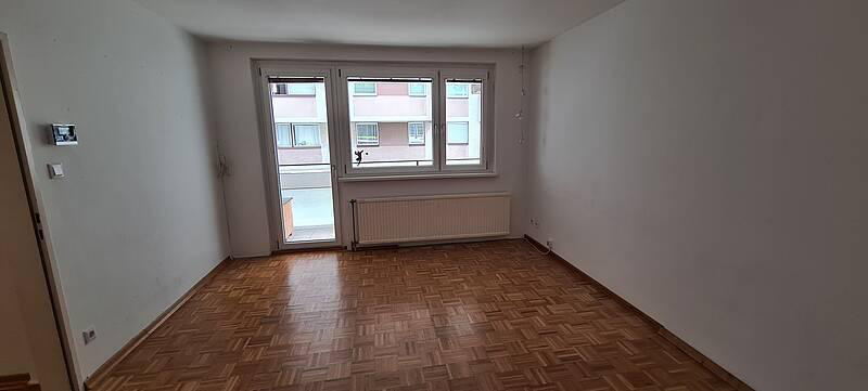 3-Zimmer-Wohnung (zentral begehbar) mit Loggia - Nähe Schmelz