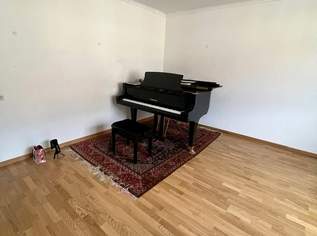 Helle, ruhige Wohnung N&auml;he Friedensbr&uuml;cke, K&uuml;che und Bad eingerichtet, 87,64m². Description in English below