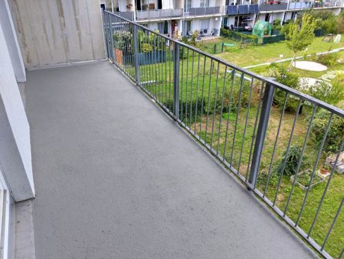 Ruhiger 2 ZIMMER-NEUBAU + großer Balkon 11m² + möblierte Einbauküche + großes Bad mit Wanne und WC + Lift + unweit vom Lendplatz!