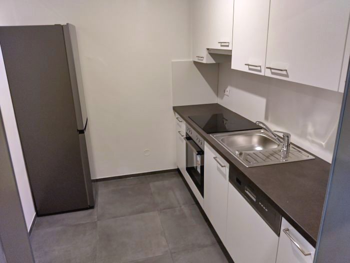 Saniert: Ruhiger 2 ZIMMER-NEUBAU + extra Küche neu möbliert + Bad mit Wanne + extra WC + Lift + nähe Hauptbahnhof!
