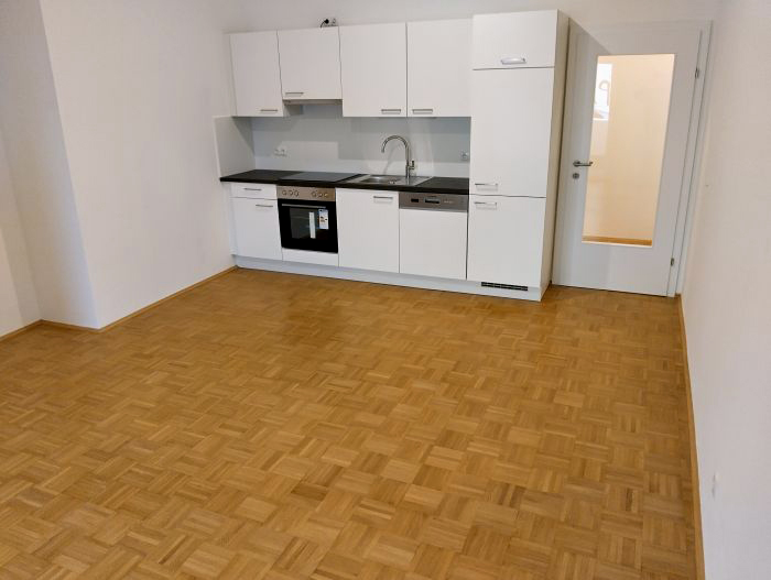 Erstbezug: Sanierter 2 ZIMMER-Altbau + ruhige Terrasse 8,5m² + verglaste Loggia 5,2m² + neue Einbauküche + neue Sanitäranlagen!