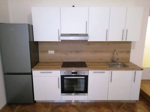 St. Leonhard: 2 ZIMMER-Altbau + neuwertige Einbauküche + Bad mit Dusche und WC + nähe KF-Uni bzw. LKH-Graz!