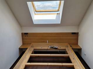 Provisionsfreie, südseitige 2 Zimmer DG Wohnung plus Balkon